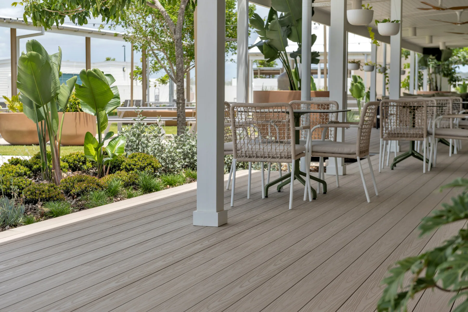 Benefits of Composite Decking for Your Outdoor Space | COEN